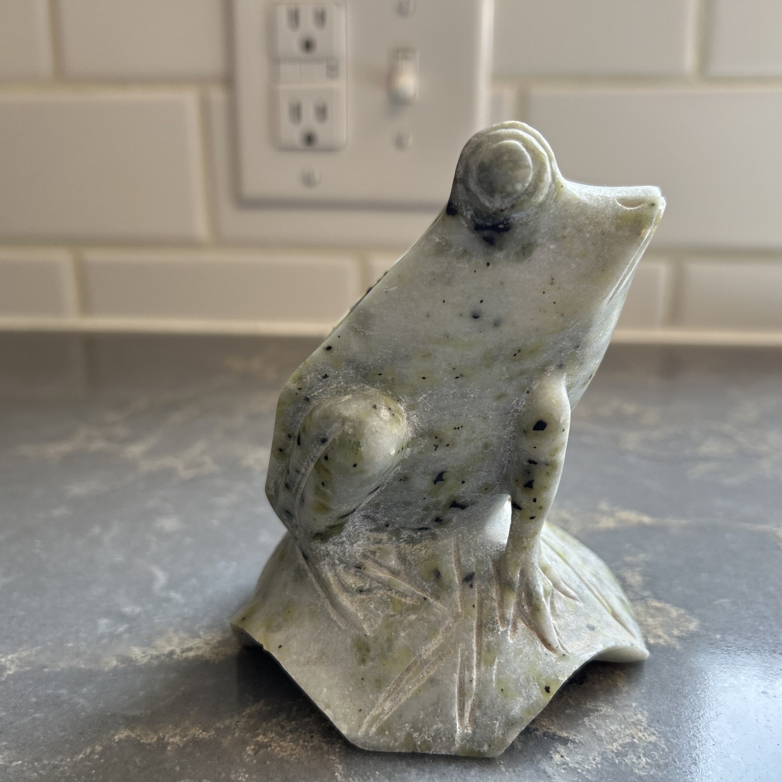 Chinese Hand Carved Nephrite Jade Frog Sculpture Figurine Mid Century 1960s Vtg