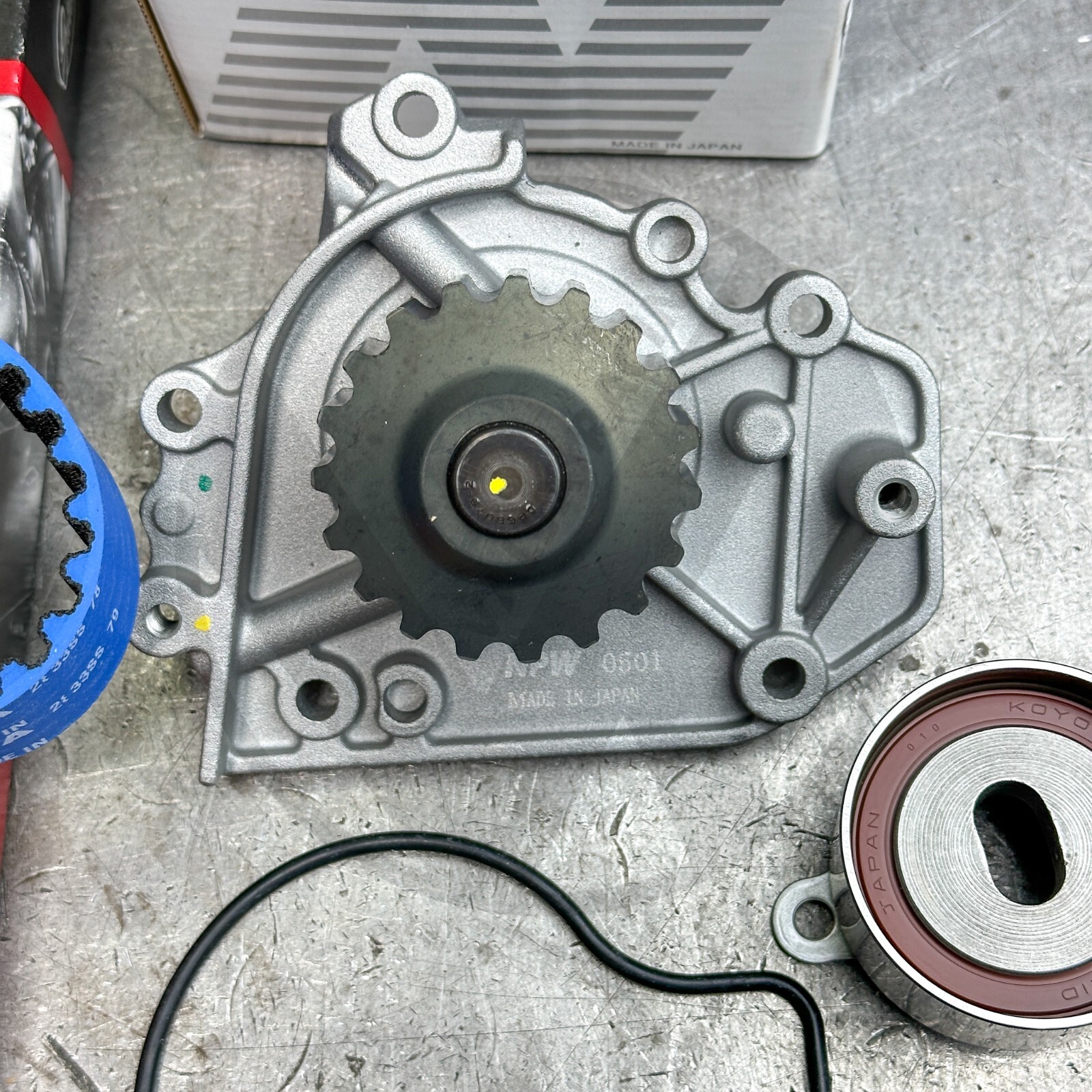 Gates Race T184RB Timing Belt Water Pump & OEM Tensioner For Honda B18B1 B18A1