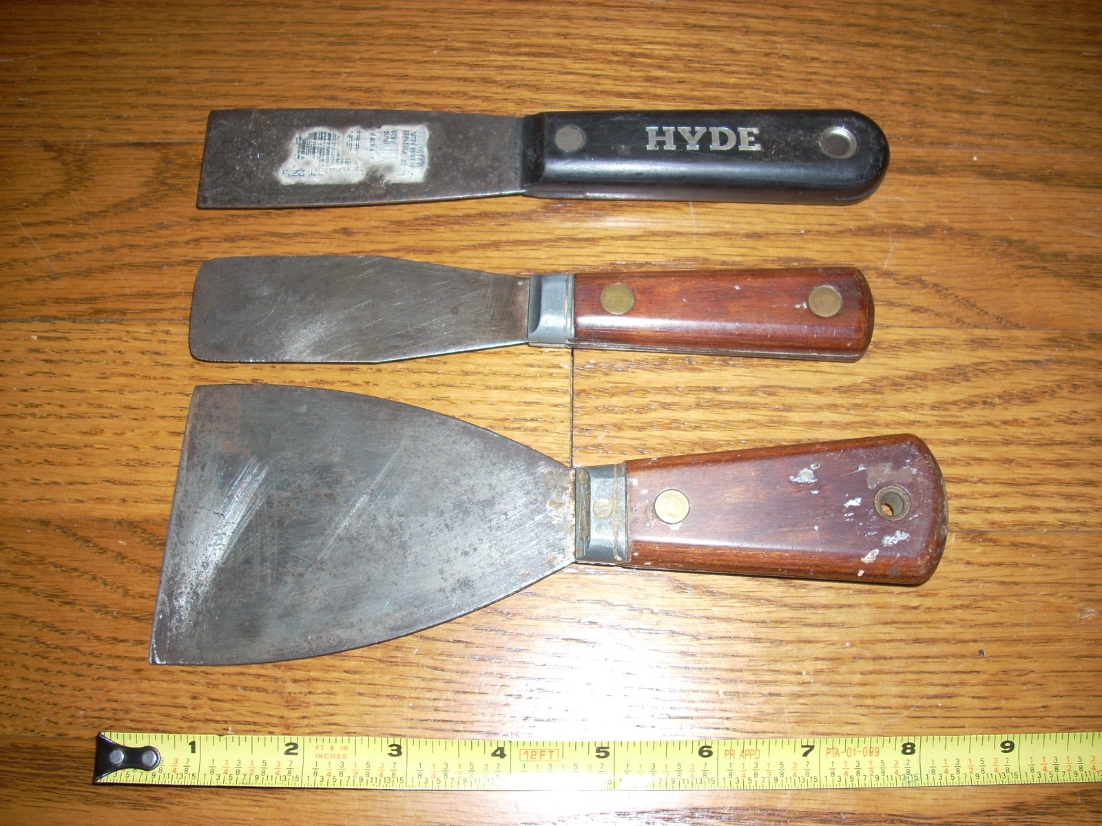 Vintage Lot of 2 Red Devil Putty Knife / Paint Scrapers 3” and 1 1/4” Plus HYDE