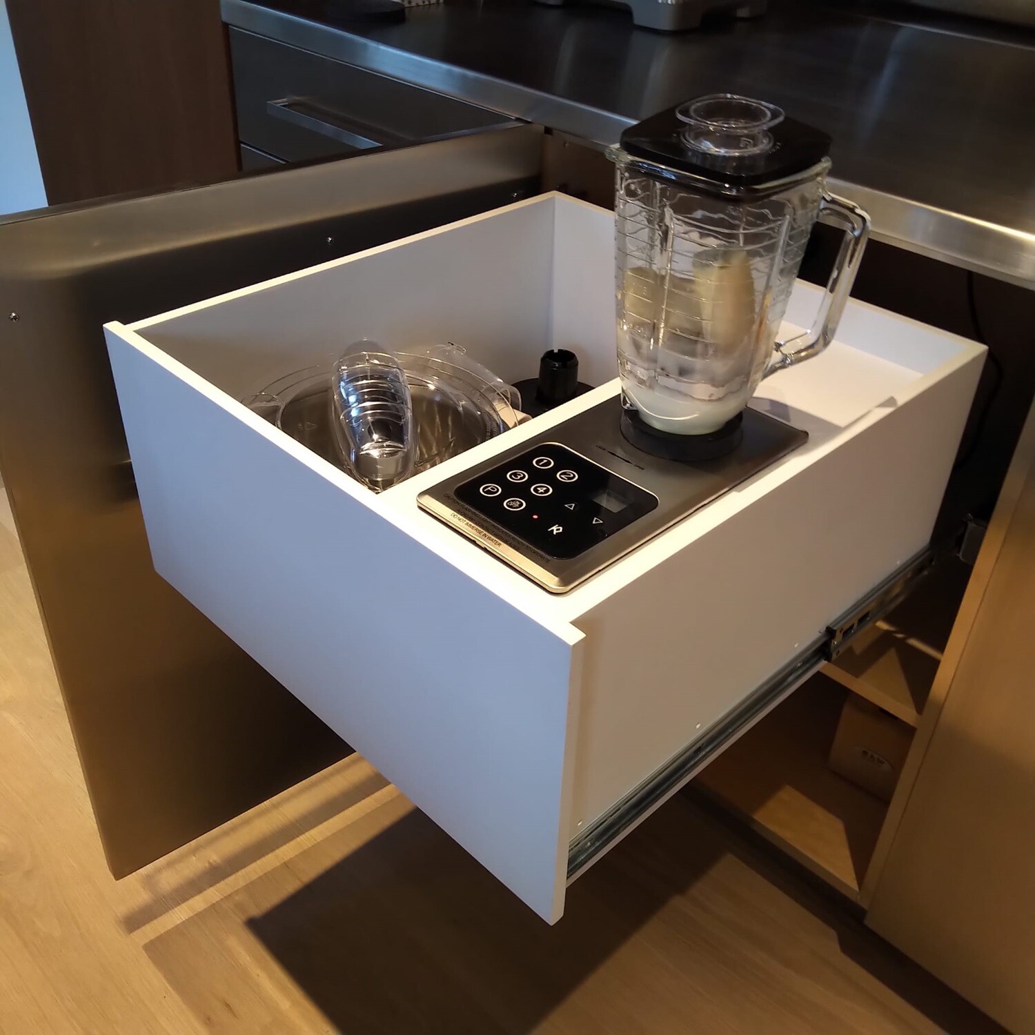 Built-in Blender: (Replaces Nutone Food Center) 1000W + Cover + 6 cup Gl Blender