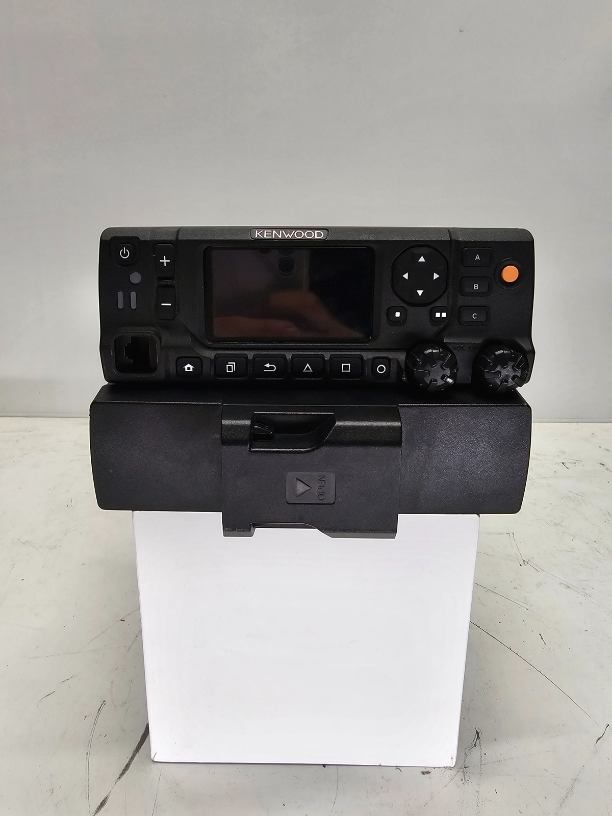 Kenwood NX-5800 UHF (450-520 MHz) 45W 1024 CH w/ KCH-20R Remote Head