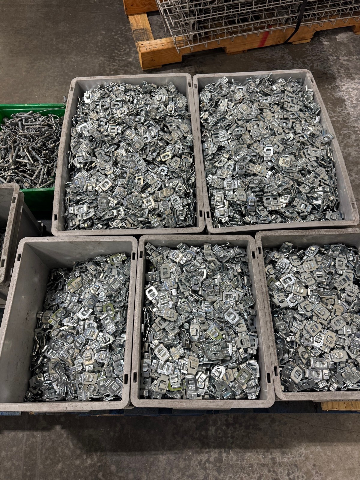 Lot Of 400 Metal Steel Rack Shelf Clips Hallowell Commercial Industrial Shelving