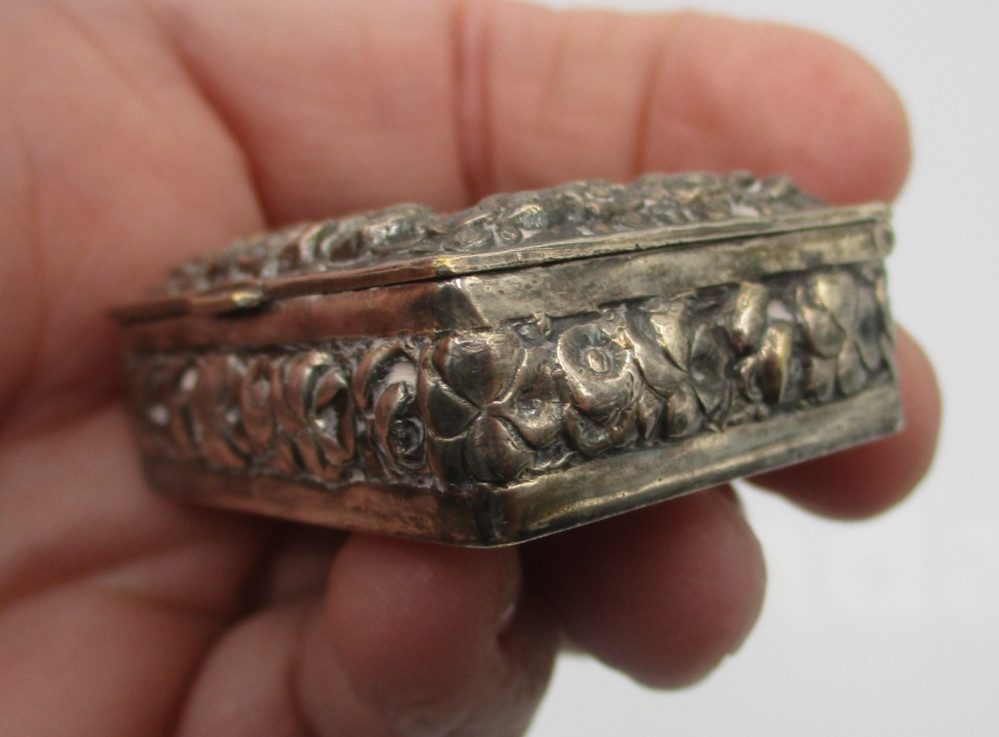 STERLING SILVER TRINKET BOX WITH REPOUSSE FLOWERS ~ HINGED