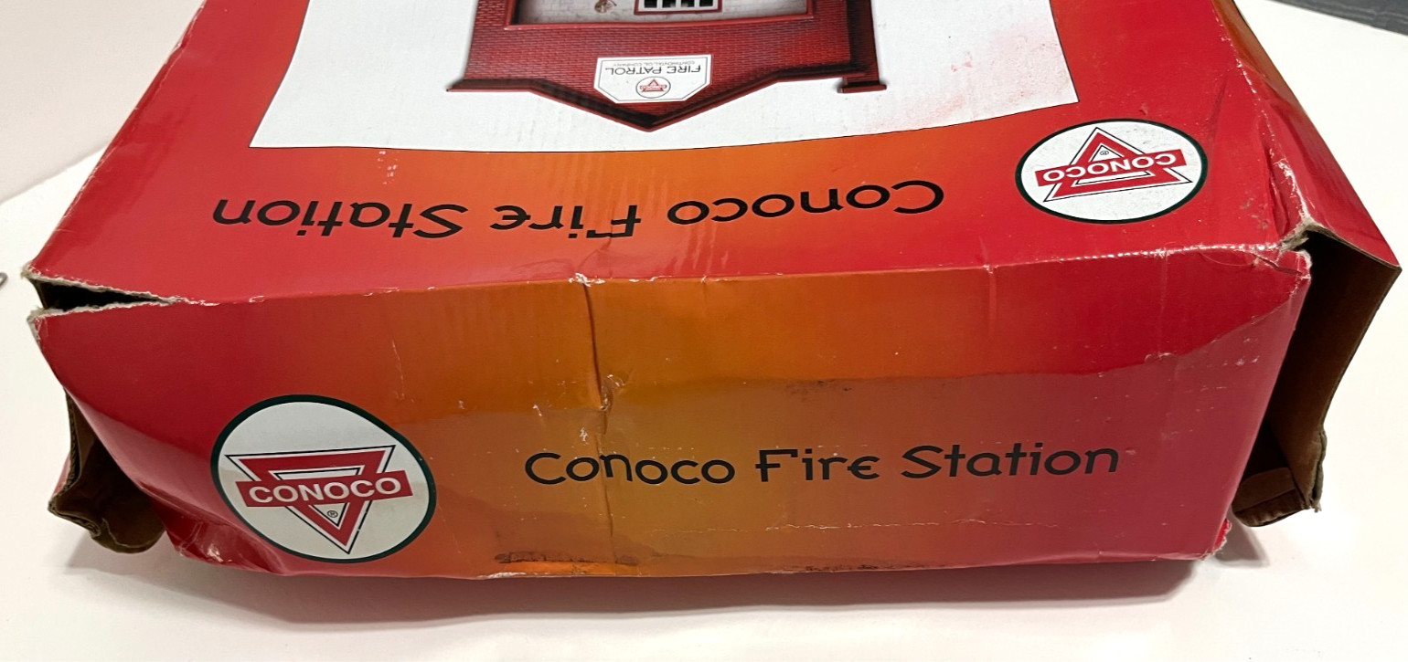 CONOCO Fire Station Patrol Model Crown Vintage Building Premium 2001 Diorama