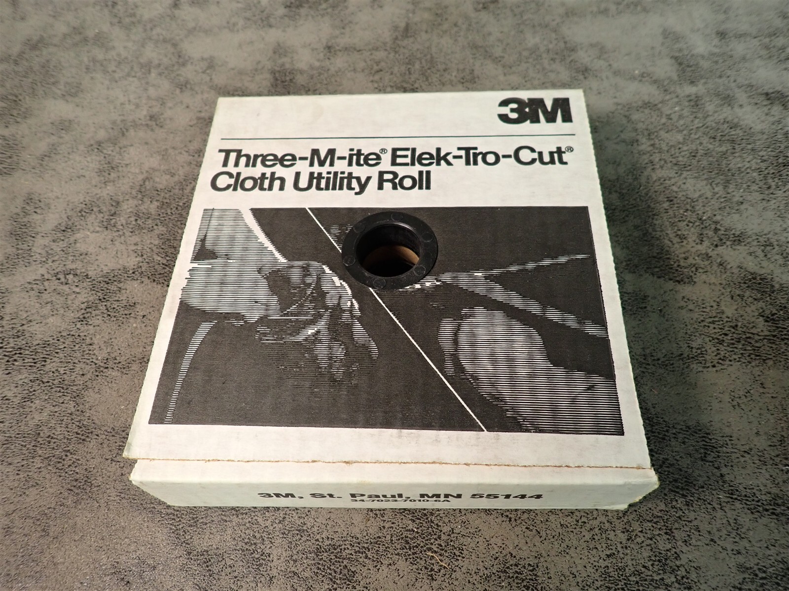 NEW 3M 05021 Elek-Tro-Cut 1.5" x 50 Yard 400J Grit Cloth Utility Roll (W5)