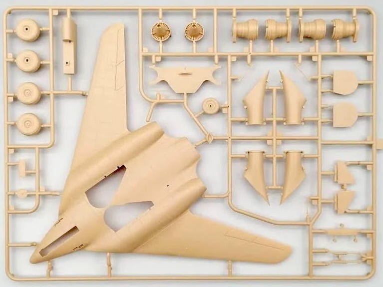 Amusing Hobby 48A003 1/48 Me262 HG III WWII German Aircraft Brand New