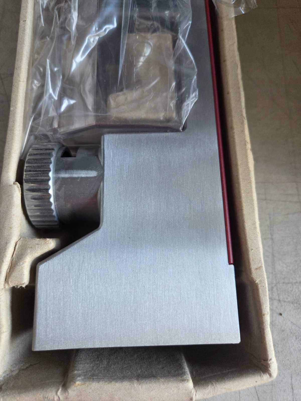 Brand New Victorio Kitchen Crop VKP1024 Deluxe Grain Mill Hand Crank