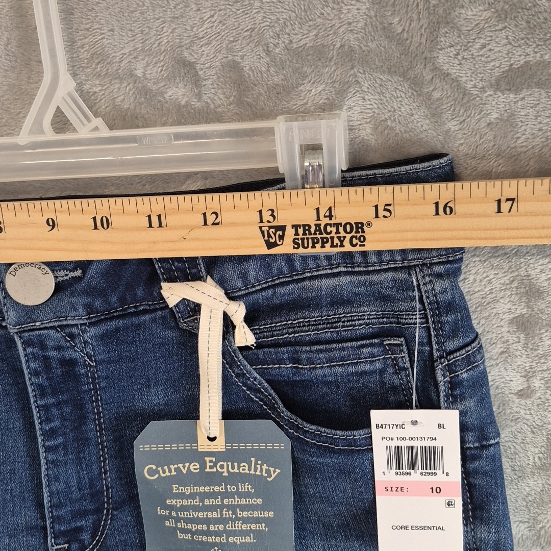 Democracy Shorts Women's Size 10 "Ab"solution Denim Rolled Cuff NWT 7" Inseam