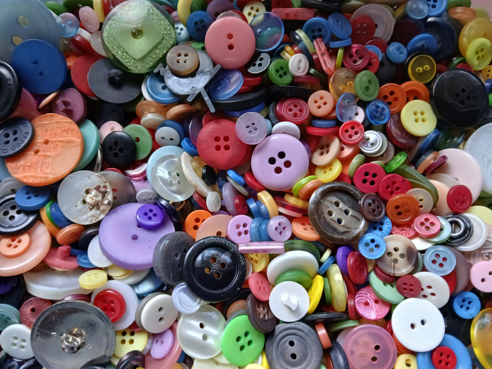 1000, 500, or 200 Sewing Buttons: Assorted Mix of New and Vintage