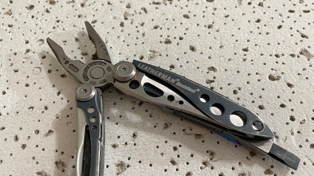 Leatherman Skeletool Stainless Steel Blue Multi Tool Pliers, Combo Blade Knife,