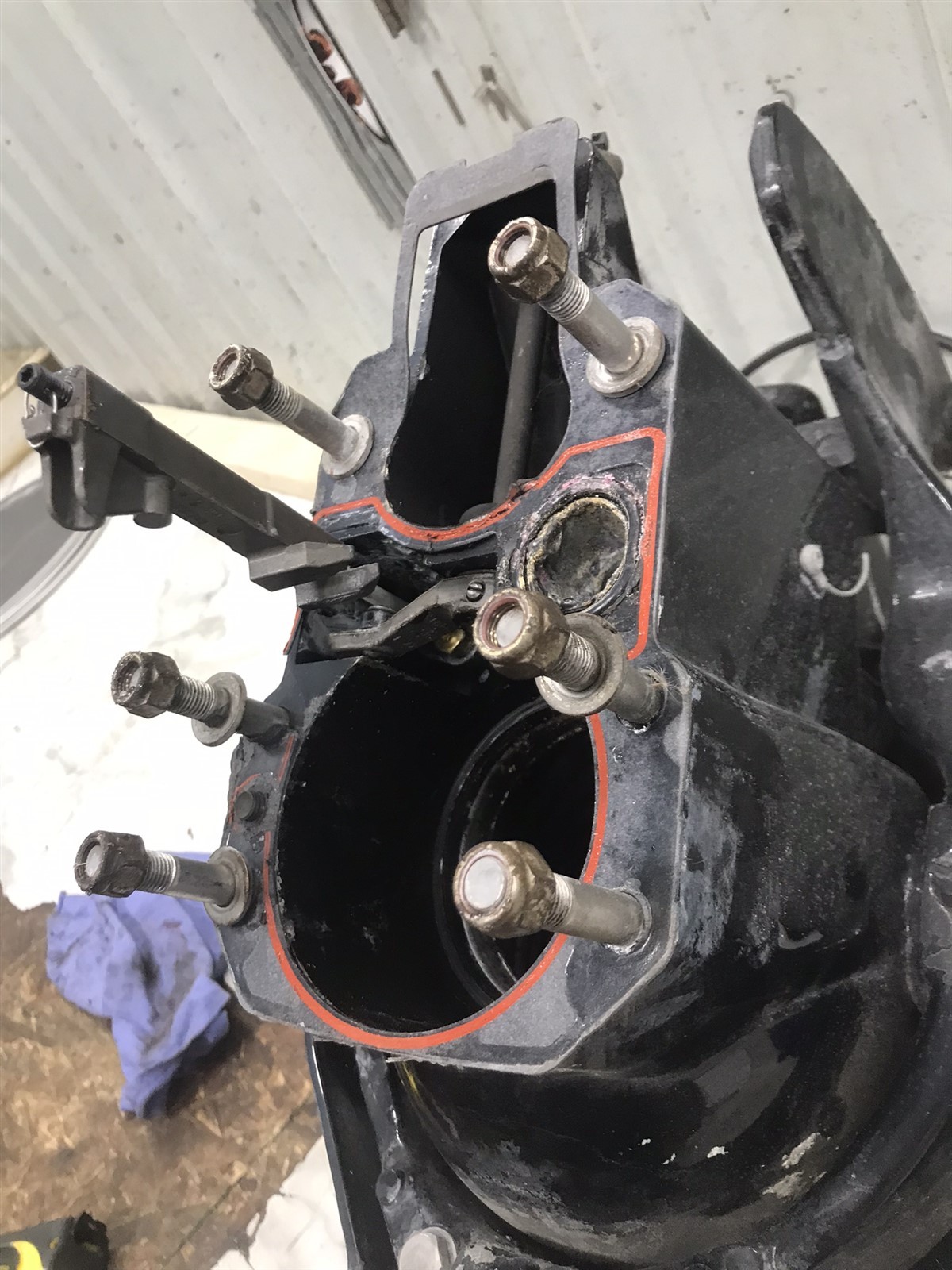 Mercury marine MerCruiser Alpha 1 Gen 2 out drive outdrive mount gimbal housing