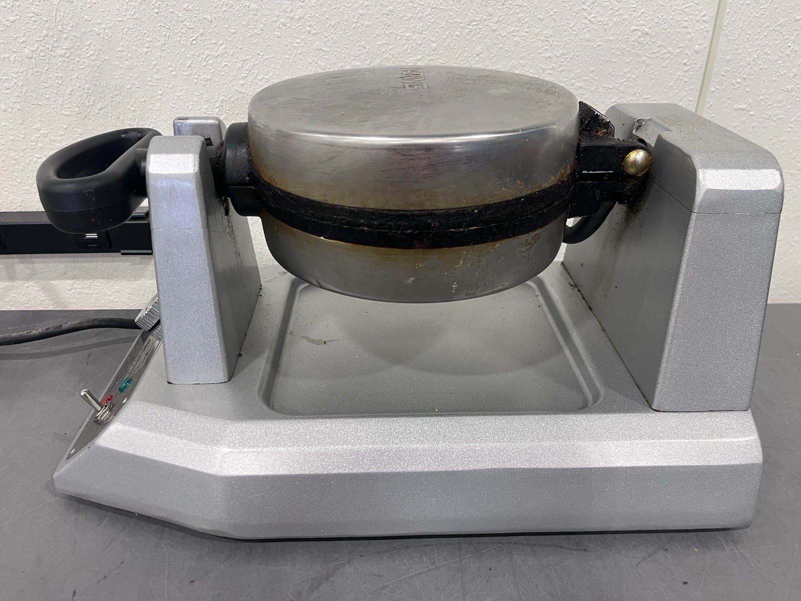 WARING COMMERCIAL BELGIAN WAFFLE MAKER WW180X *READ