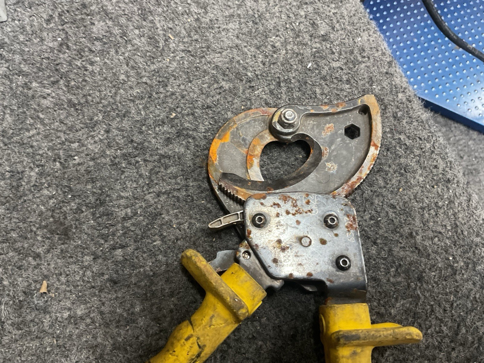 Lot of 3 Klein Tools Ratcheting Cable Cutters 63607 Moving Blade Klein