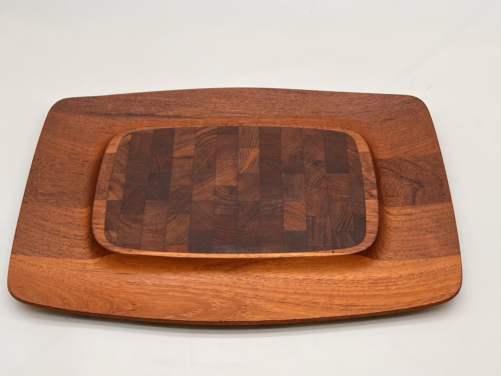 Large DANSK DESIGN IHQ Denmark Staved Teak Cutting Board Ducks Logo 18 x 12" MCM