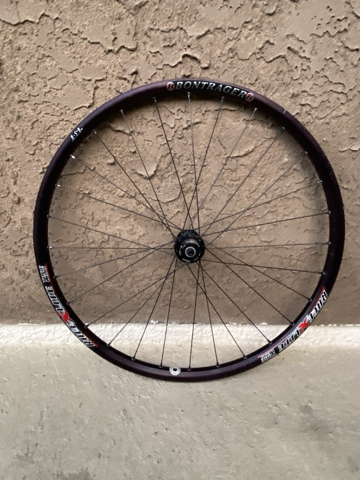 Black Bontrager Race X Lite Tubeless F100/R135mmQR 26” Centerlock Disc Wheelset