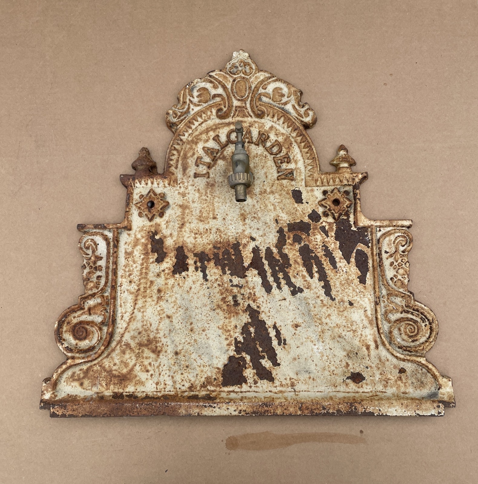 Italgarden Vintage Cast Iron Wall-Mounted Fountain Rust Patina