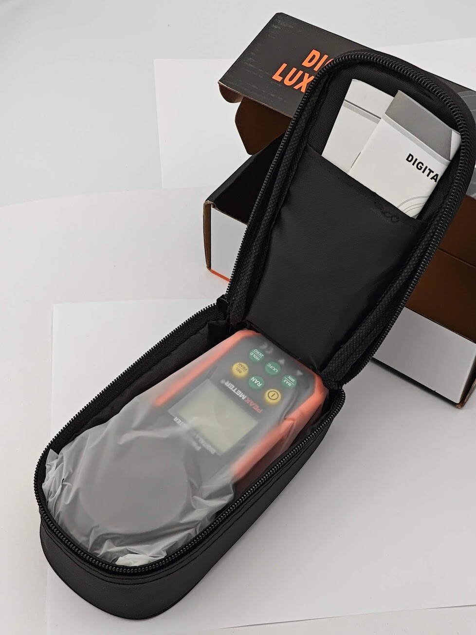 Peakmeter PM6612 Digital Lux Meter 2000 Counts with Auto Manual Range