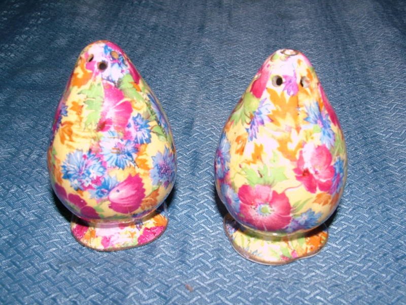 VINTAGE GRIMWADES HAND PAINTED SALT & PEPPER SHAKERS