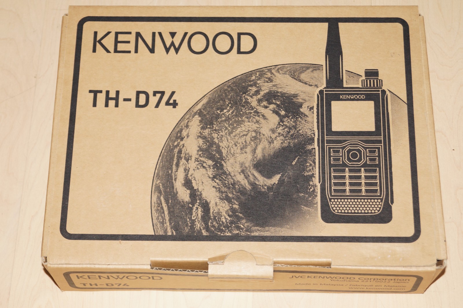 Kenwood TH-D74A Tri Band 144/220/440 MHz Talkie w/APRS, DStar, Accessories Nice