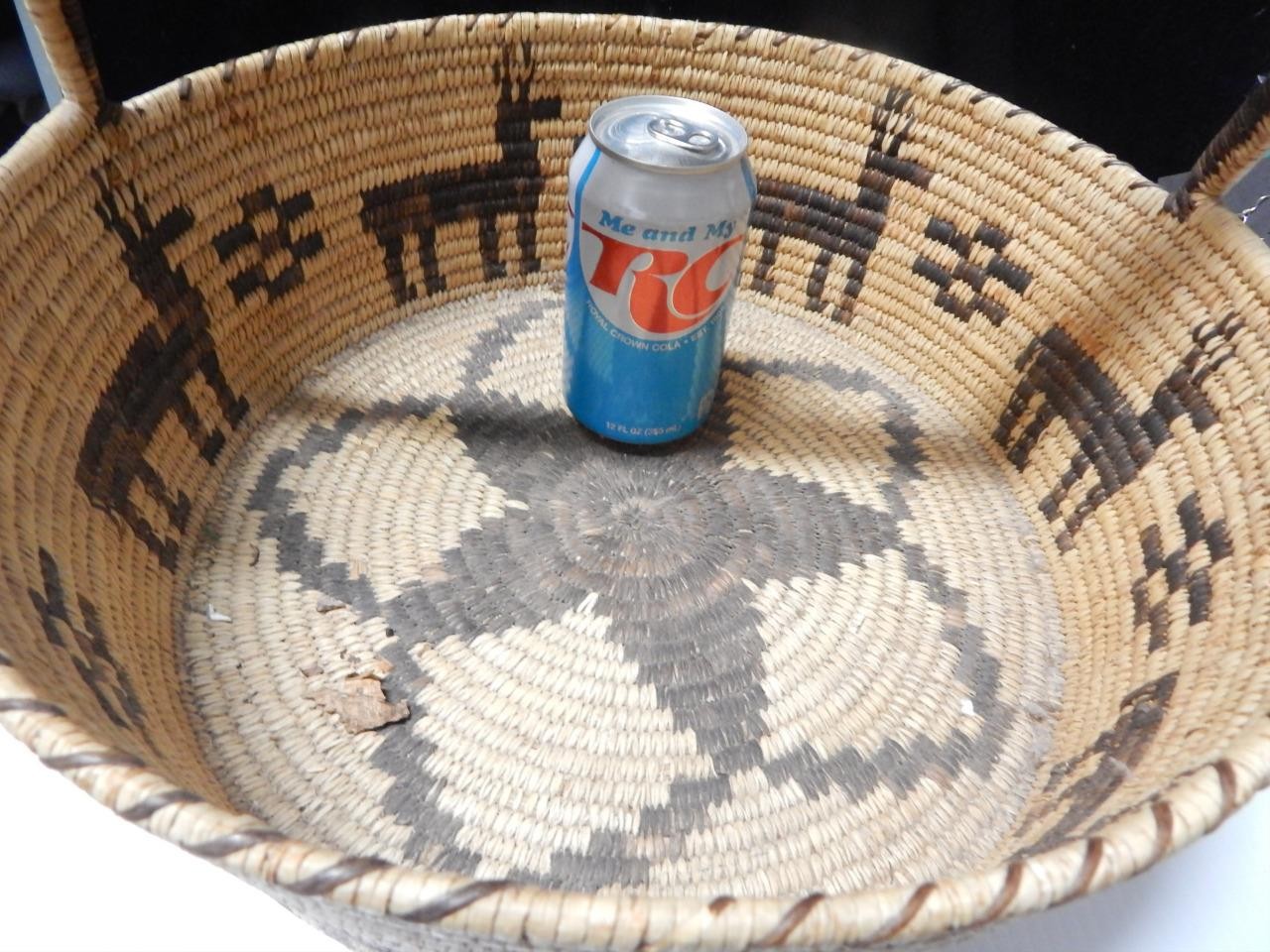 GIANT WORLD CLASS OLD VINTAGE PAPAGO INDIAN DEER PICTORIAL BASKET - CLEAN !