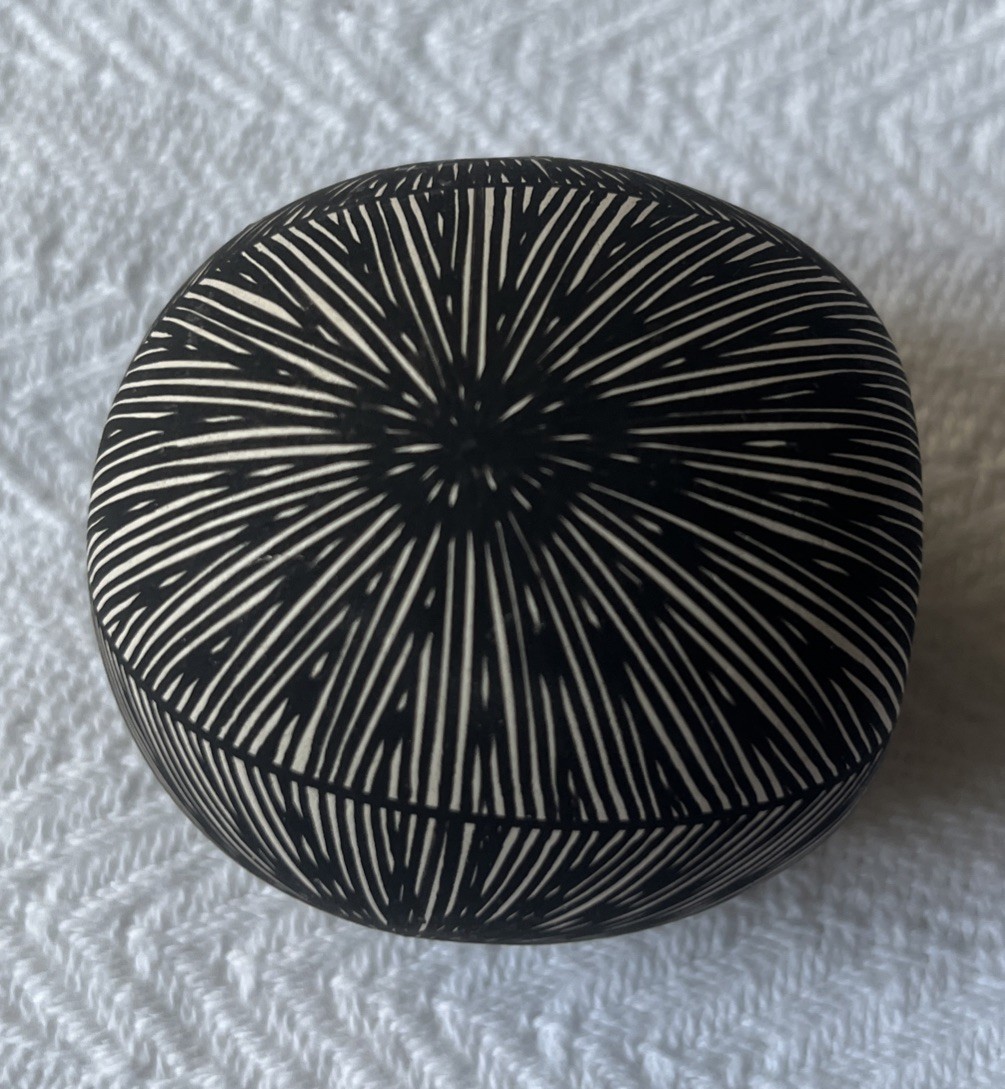 Southwest Native American Acoma Pueblo Pottery Signed Fine Line ‘Seed Pot’