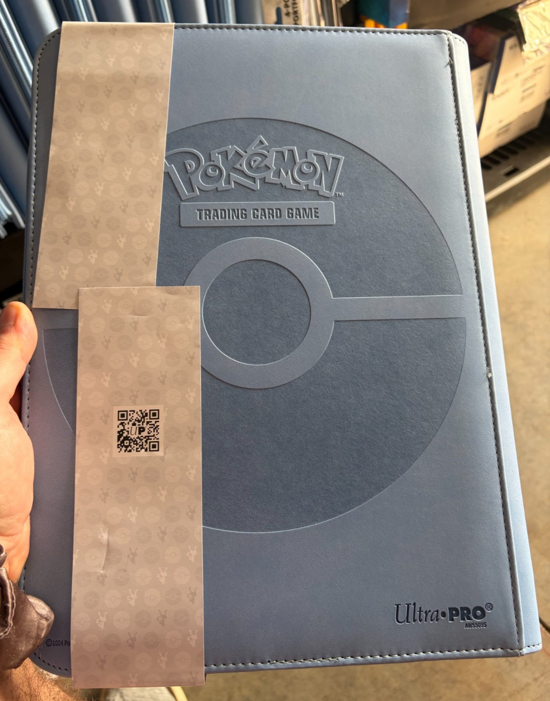 Ultra Pro 9-Pocket Zippered PRO Binder Pokemon Elite Series Lucario - Side Load