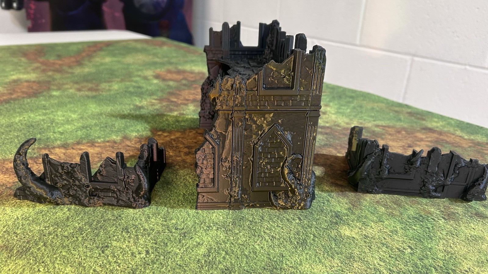 Tabletop Terrain - Infected Ruins - Perfect for Warhammer 40K/Fantasy: 12 pcs