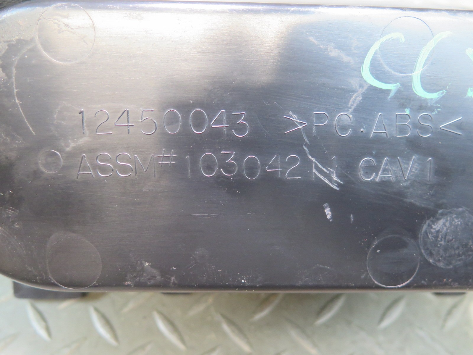 2004-2009 CADILLAC XLR CENTER CONSOLE CUP HOLDER 12450043