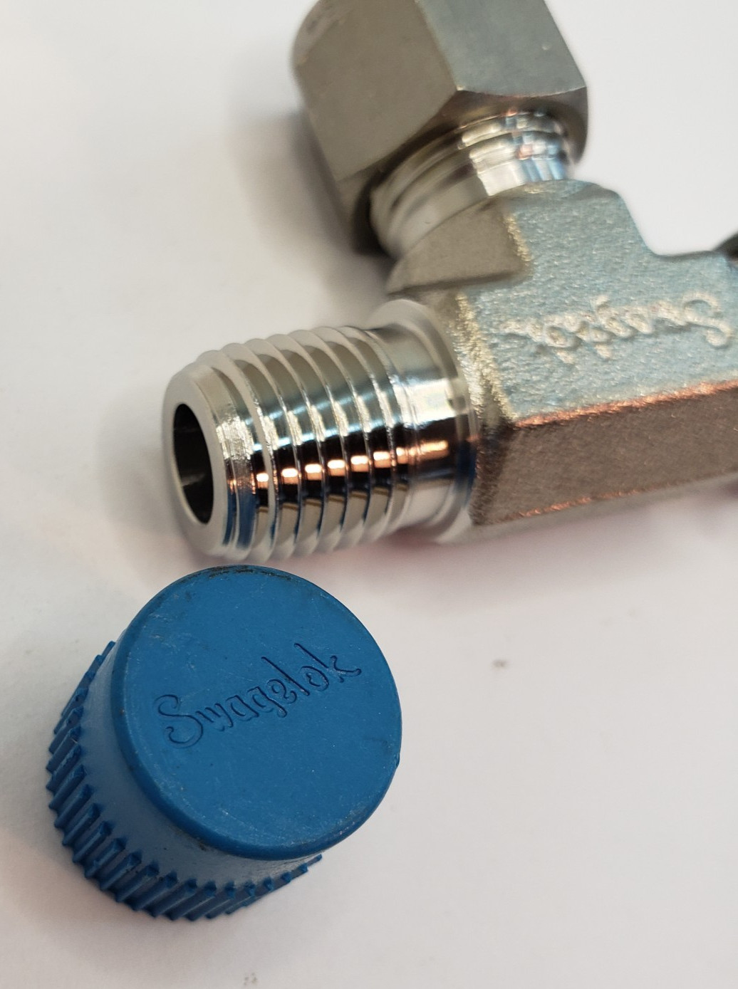 1 Swagelok Stainless Steel Male Run 3/8" Tube x 3/8" Male NPT SS-600-3-6TMT