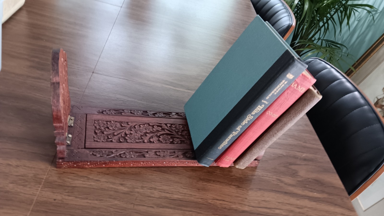 Hand Carved Ornate Wooden Floral Table Top Expandable Book End~ Made In India