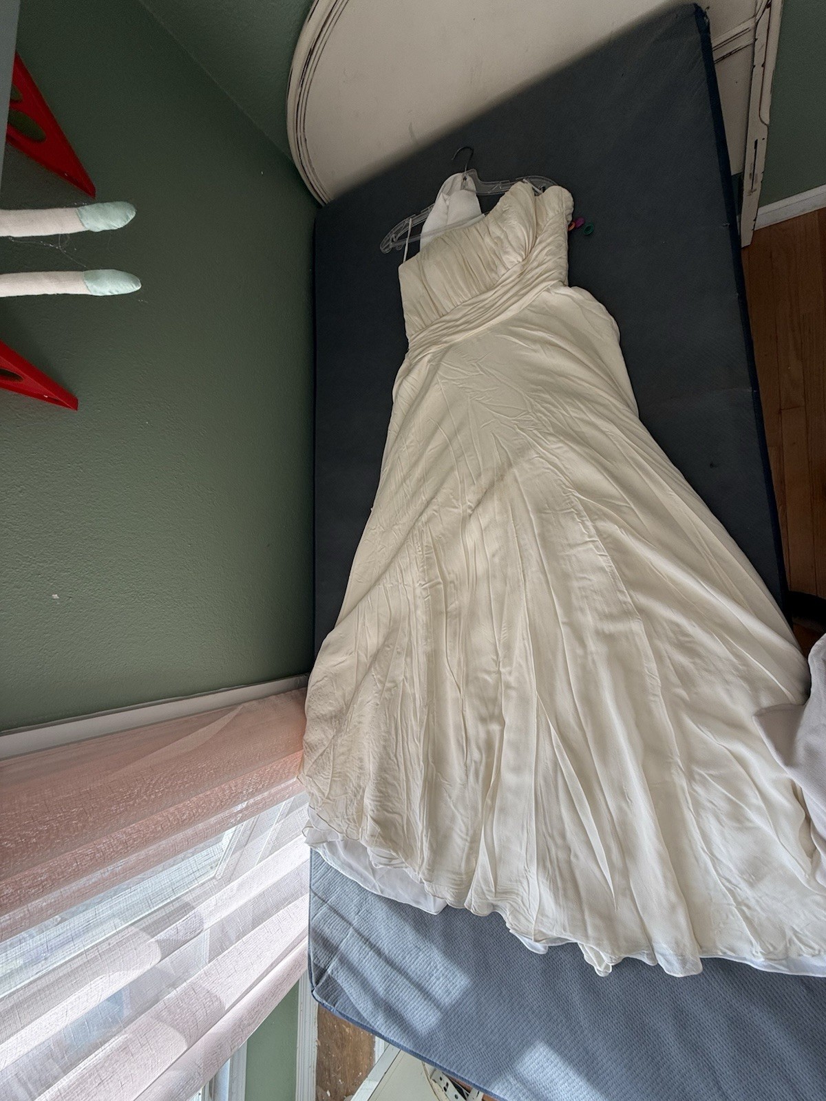 Ivory Strapless Sleeveless A-Line Full-Length Wedding Dress with Train - Size 10