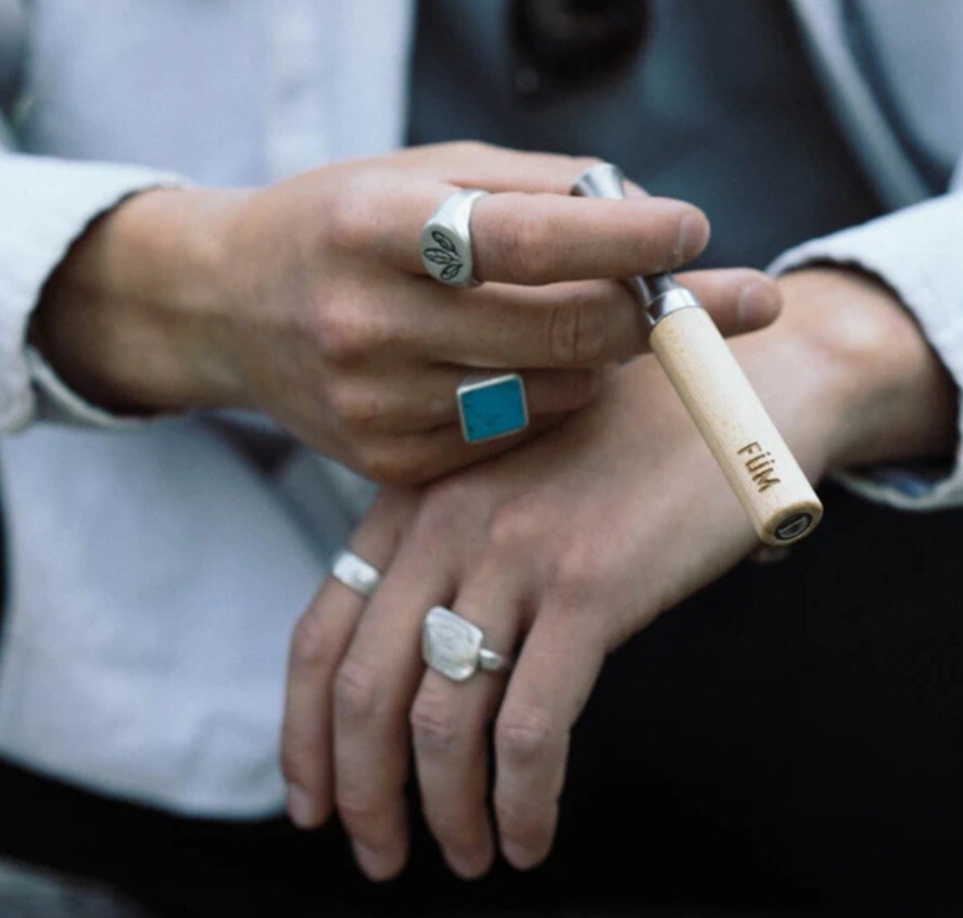 Füm Journey Pack Flavored Air Device with 4 Packs of Plant Based Cores