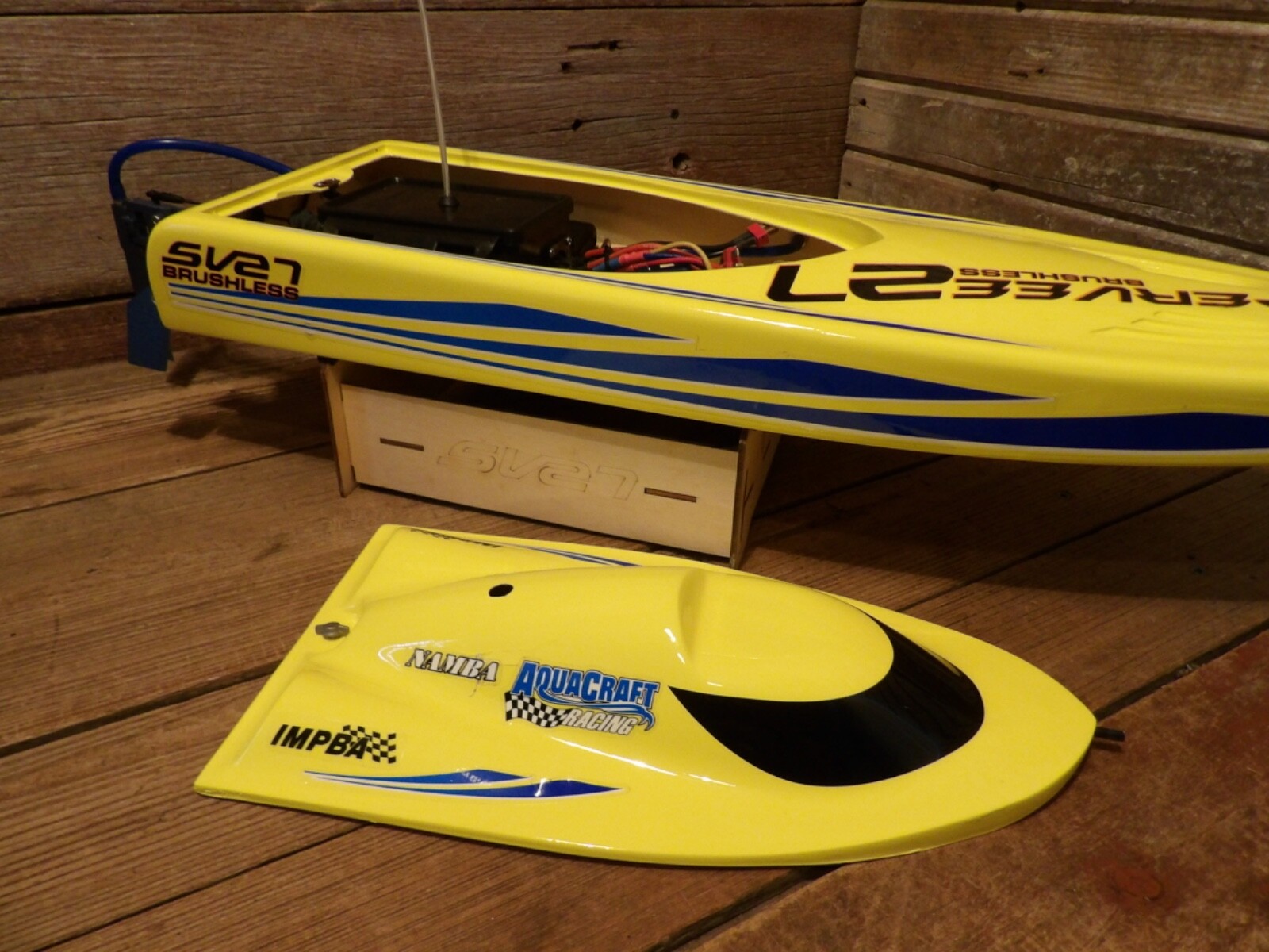AQUACRAFT SUPERVEE 27 INSANE ELECTRIC BRUSHLESS SPEED BOAT IN BOX W/Charger