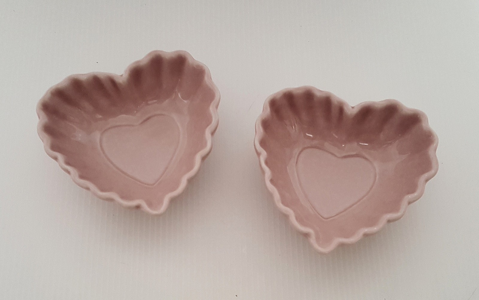 Pottery Barn S/2 Heirloom Scalloped Hearts Dipping Bowls 4.25" NEW Valentines