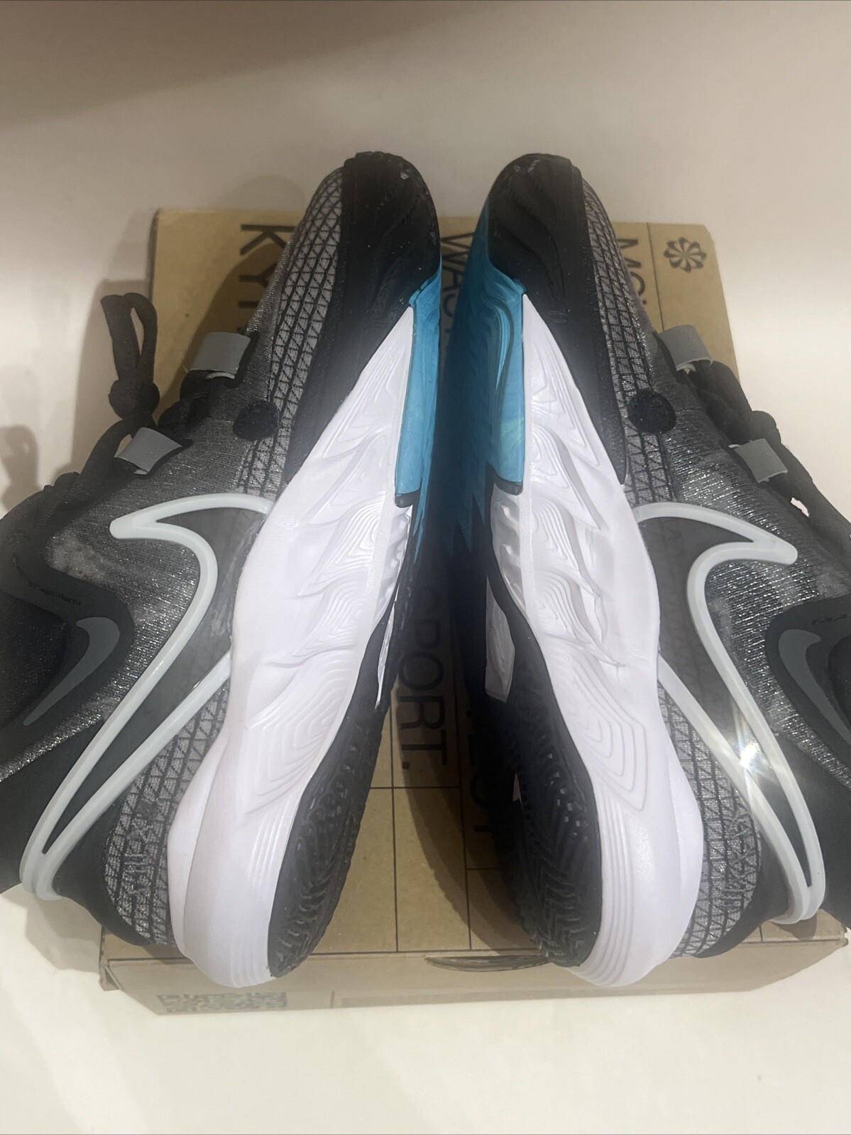 Nike Kyrie 8 GO (GS) DQ8076-001 Black White Light Menta NIB 4.5Y. New Free Shipp