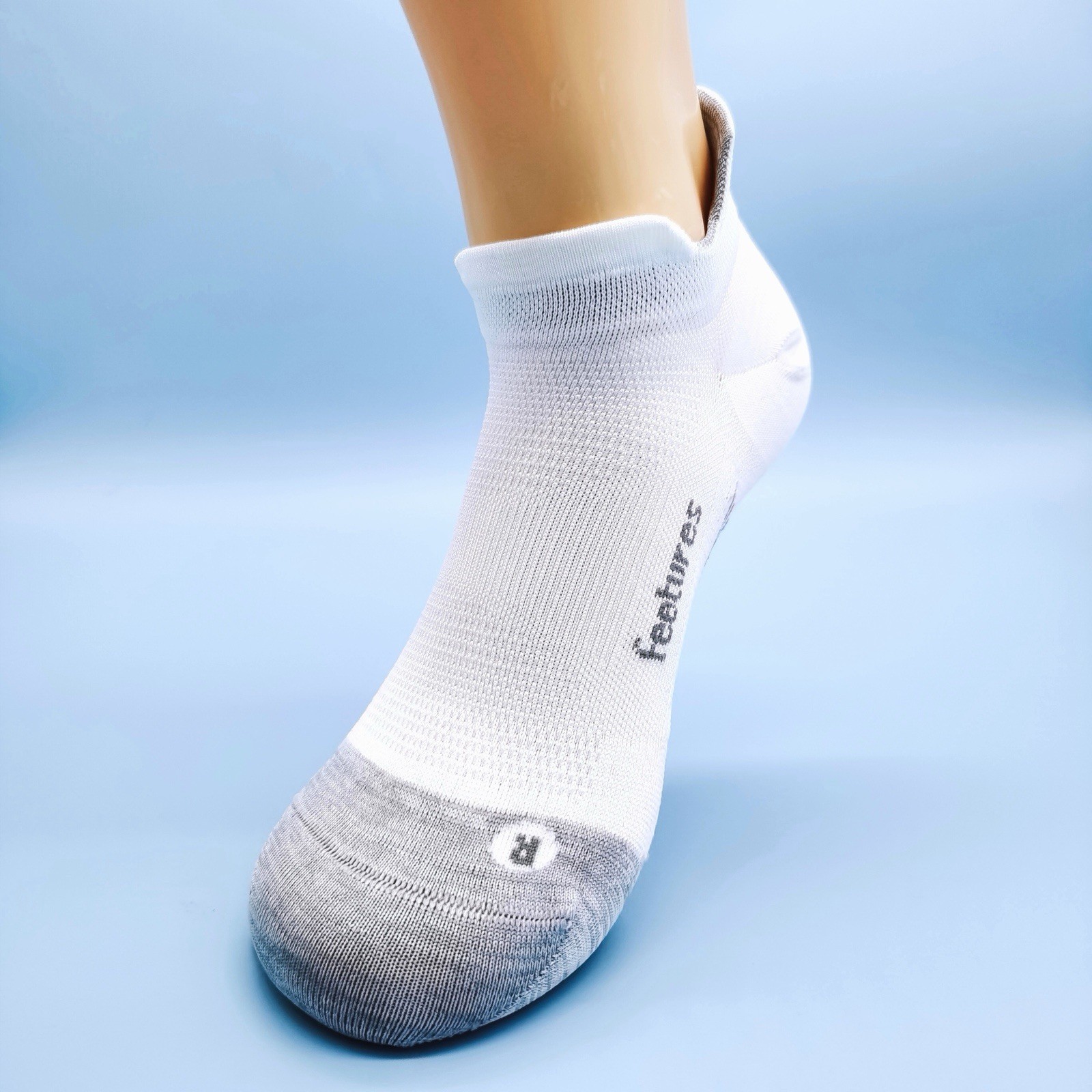 3 Pairs Feetures Elite Light Cushion No Show Tab Socks Medium - Unisex