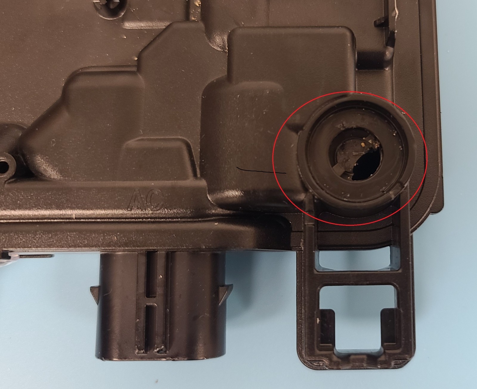 Enphase IQ8+ Microinverter (IQ8PLUS-72-M-US) MC4 no cap and mounting bracket