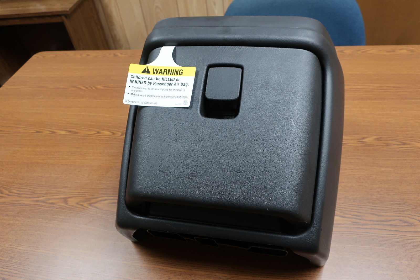 03-25 Chevy Express/GMC Savana Van Black Center Console Cup with Opening Door