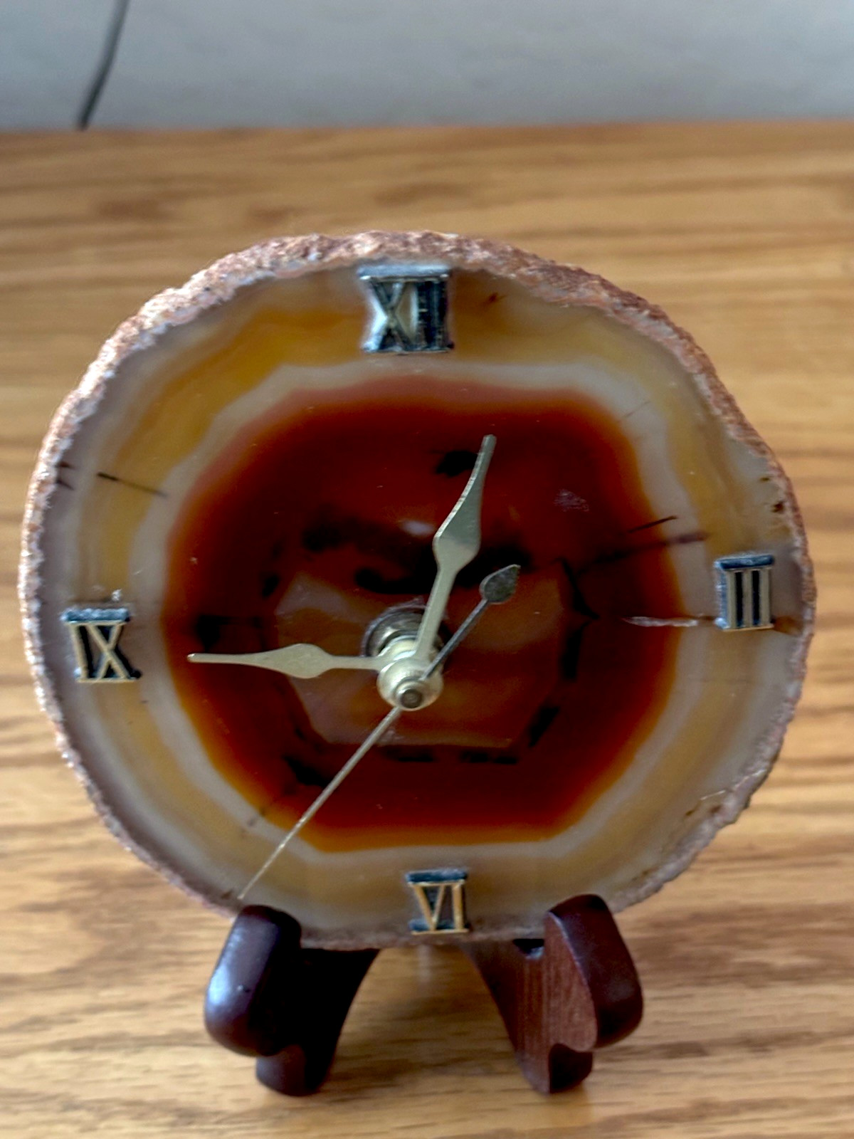 ORANGE GEODE-CRYSTAL CLOCK ON STAND (BATTERY INCLUDED)