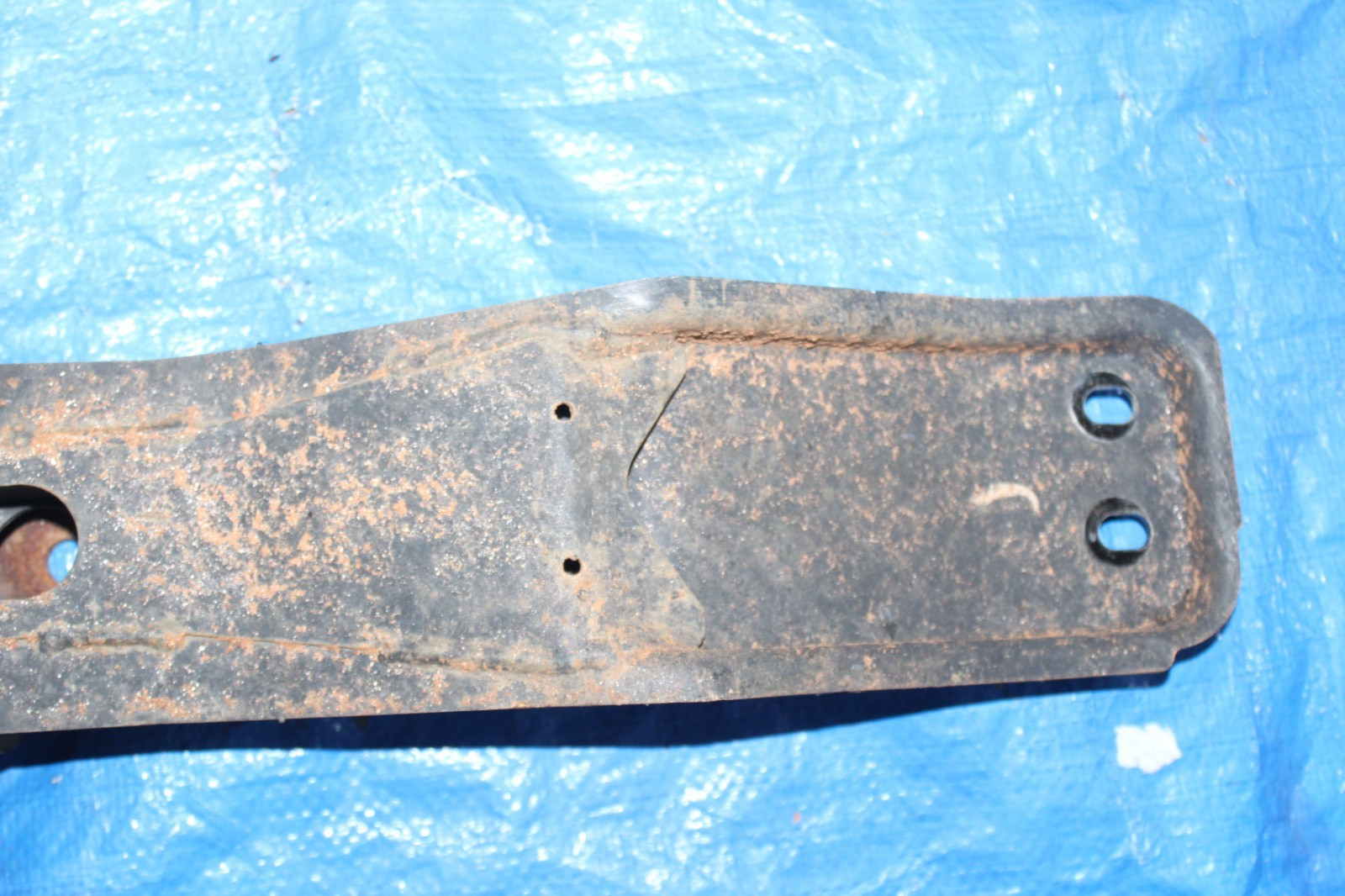 98-04 Nissan FRONTIER 5 Speed Transmission CROSS Member Support Bar w/ Mount