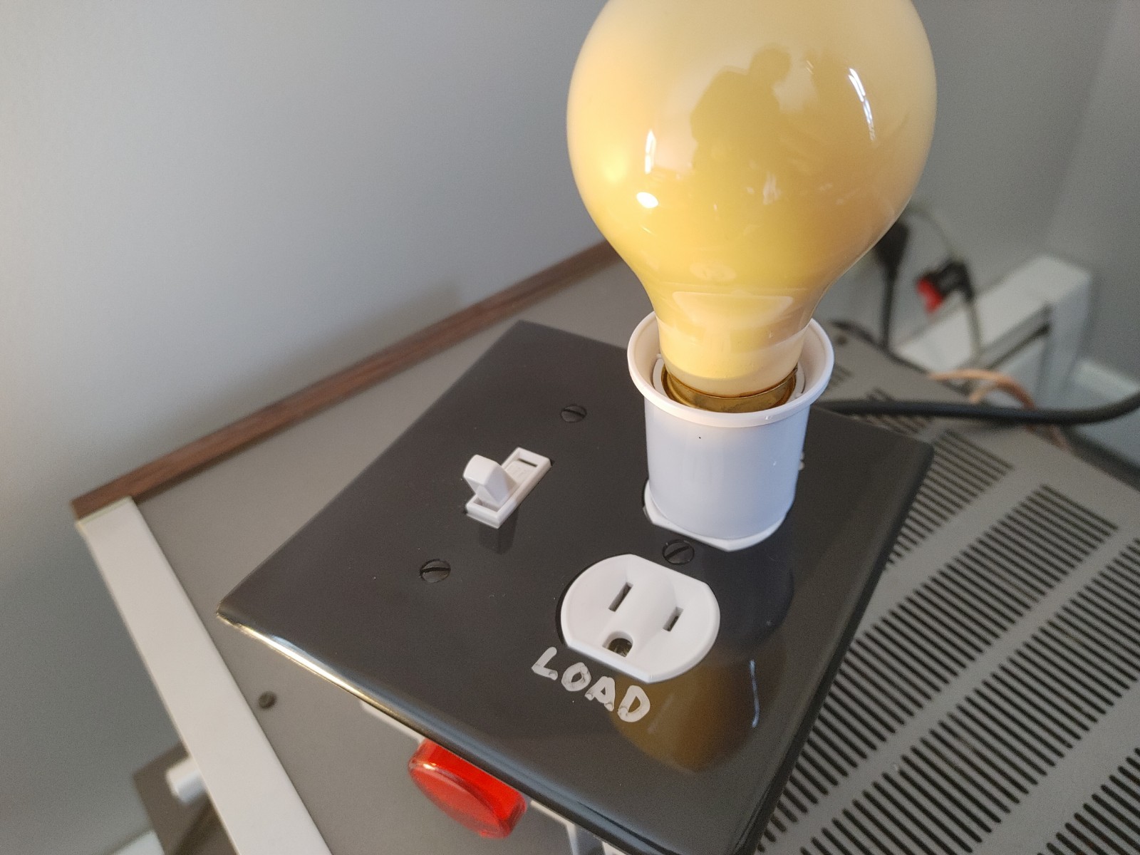 Dim Bulb Tester w/ 100W Bulb & Voltmeter Current Limiter for Amplifiers Stereos