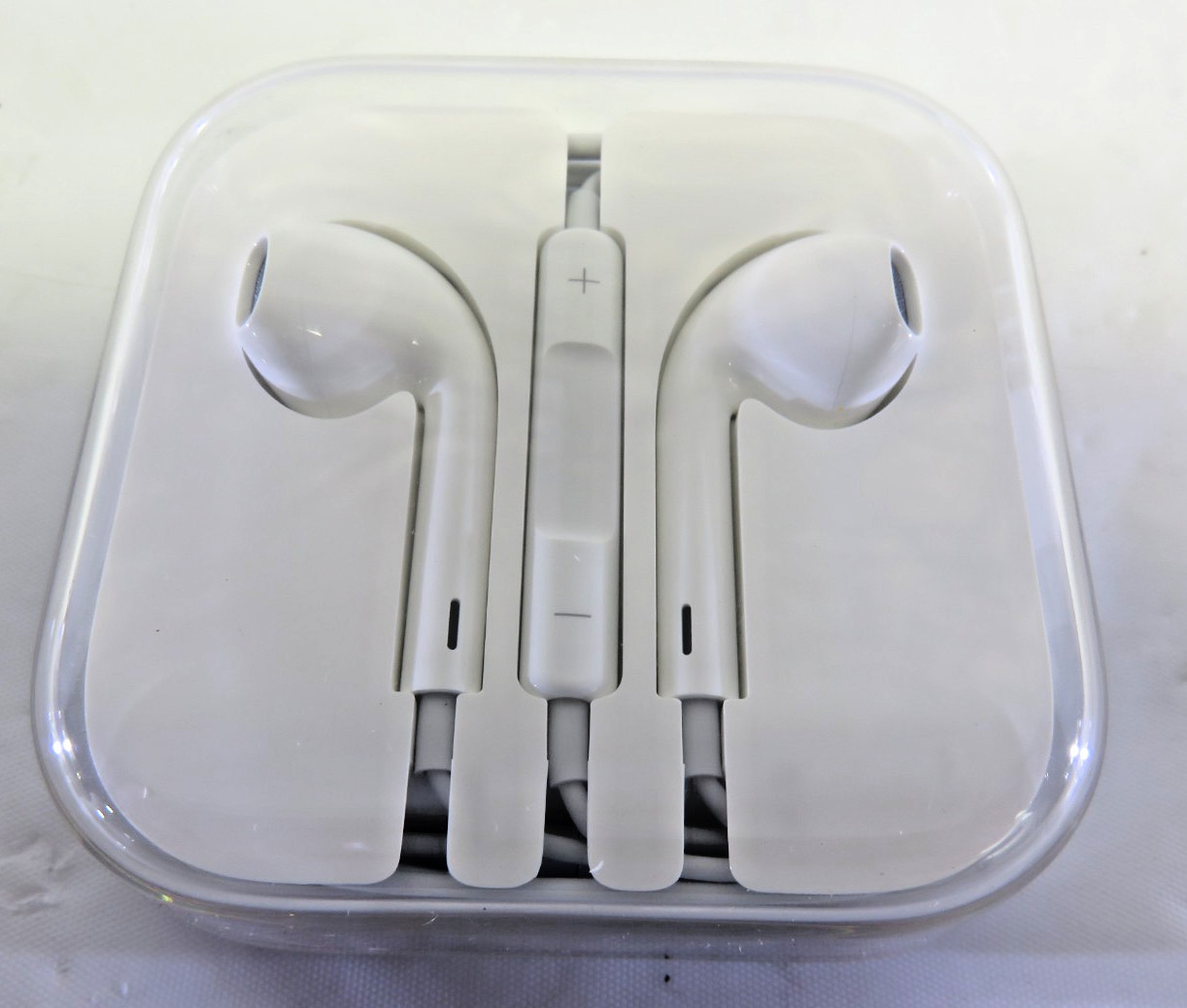 Original OEM Apple iPhone Wired 3.5mm Headset EarPods Headphones MD827LL/A, NEW