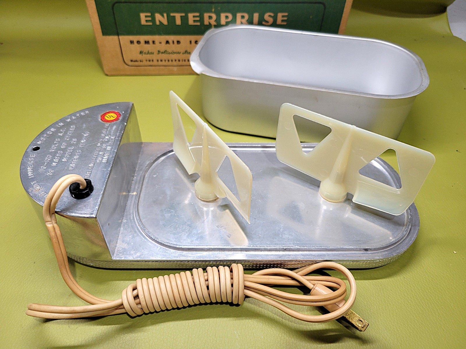 VINTAGE 1950s ENTERPRISE MFG. (SILEX) HOME-AID ICE CREAM MAKER - WORKS