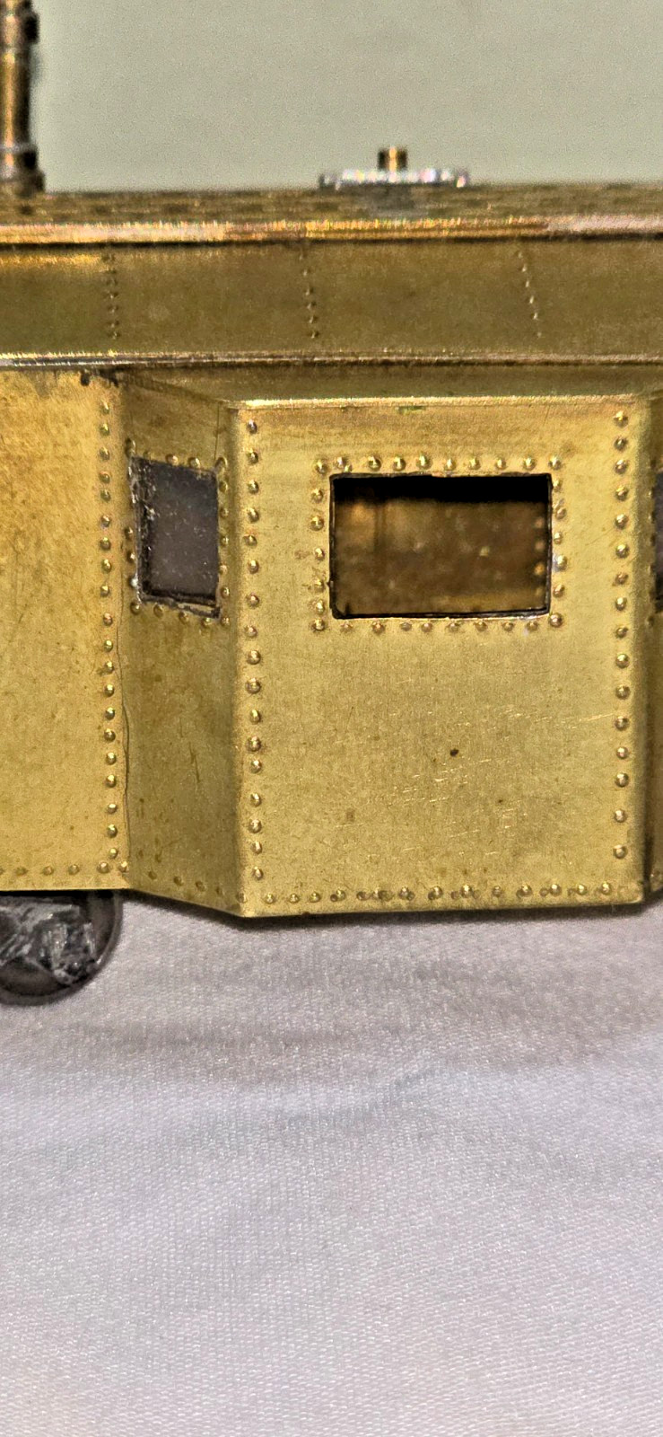 Vintage HO Gauge Unpainted Brass Metal Bay Window Caboose Knuckle Couplers READ