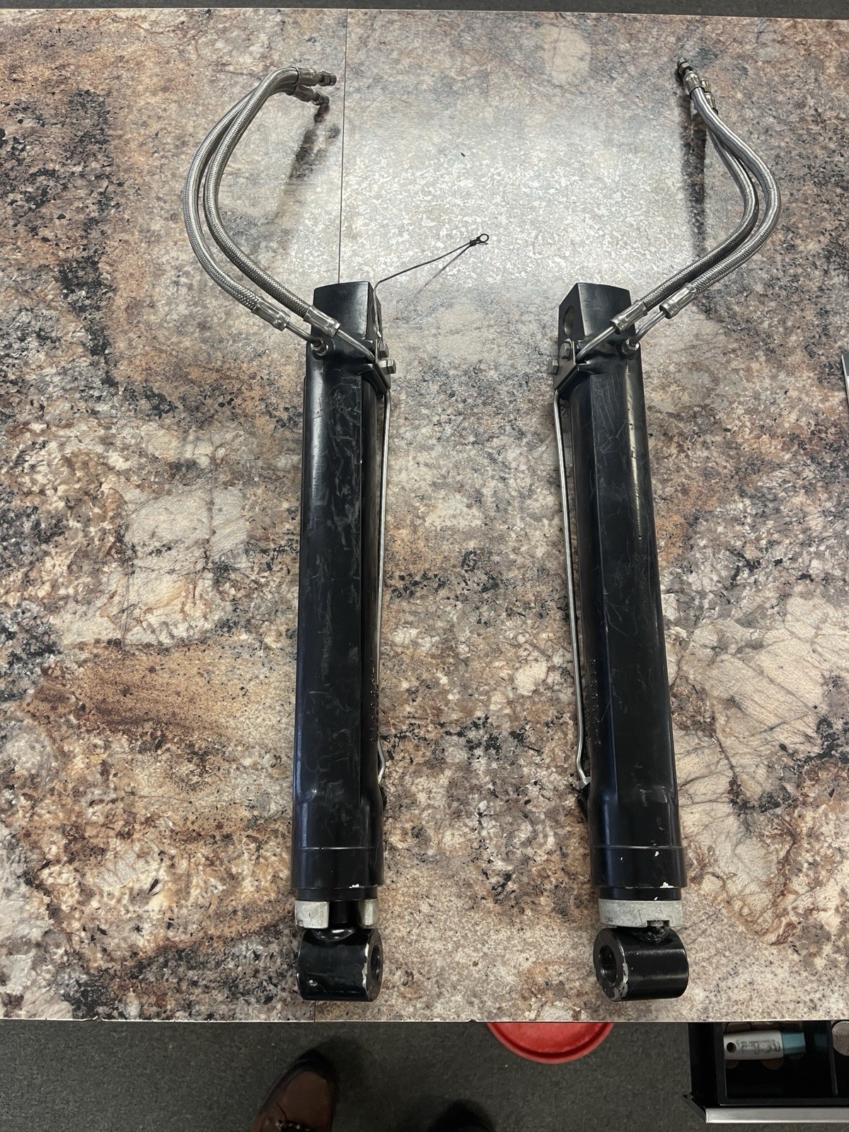 New MerCruiser OEM Alpha 1 Gen 2 Trim Cylinder / Rams - Set 815935A7 / 815954A7