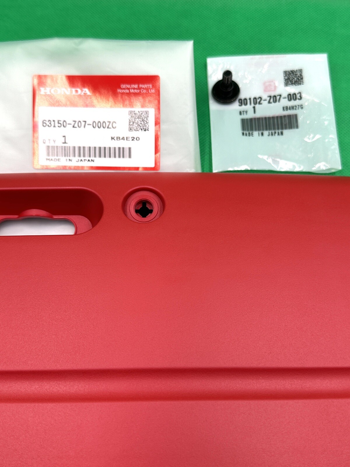 Genuine Honda EU2000i EB2000i Generator Panel Side Cover 63150-Z07-000ZC w Bolt