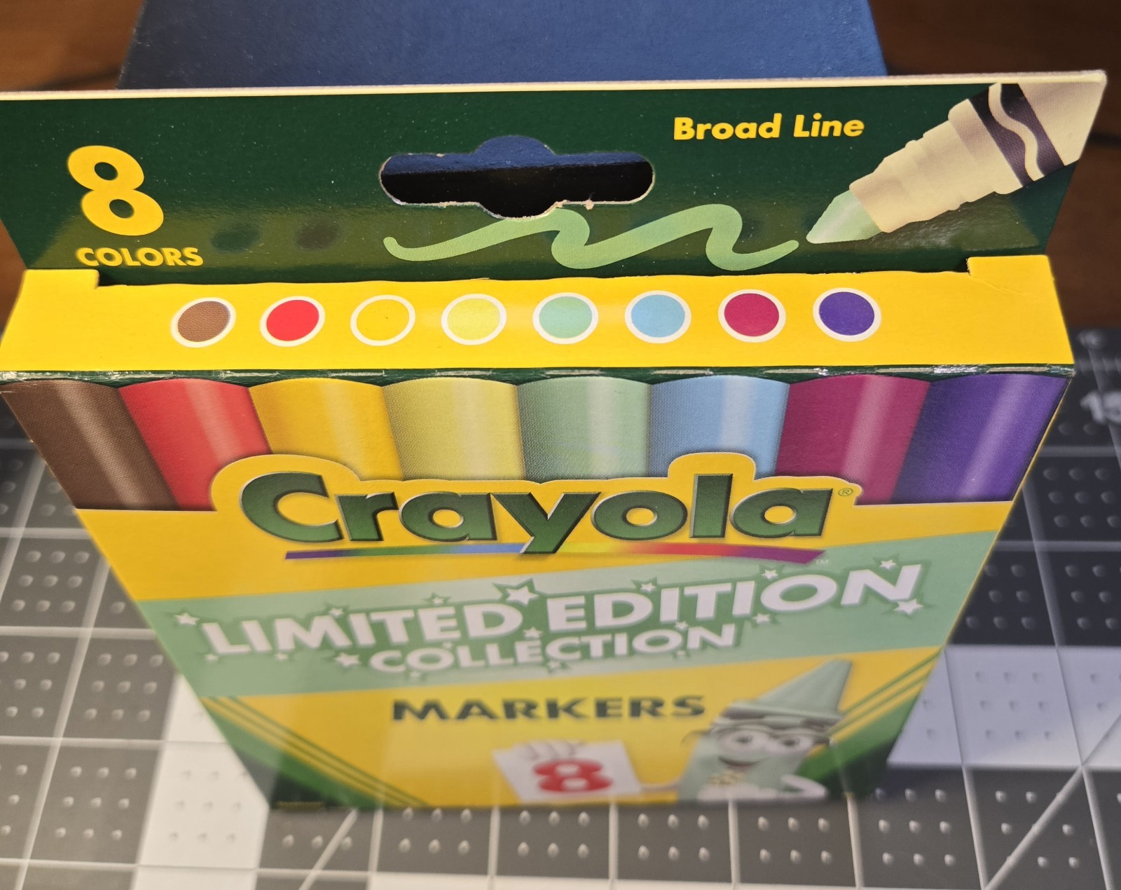 Crayola Limited Edition Retired Markers - 8 Count - New - Sealed