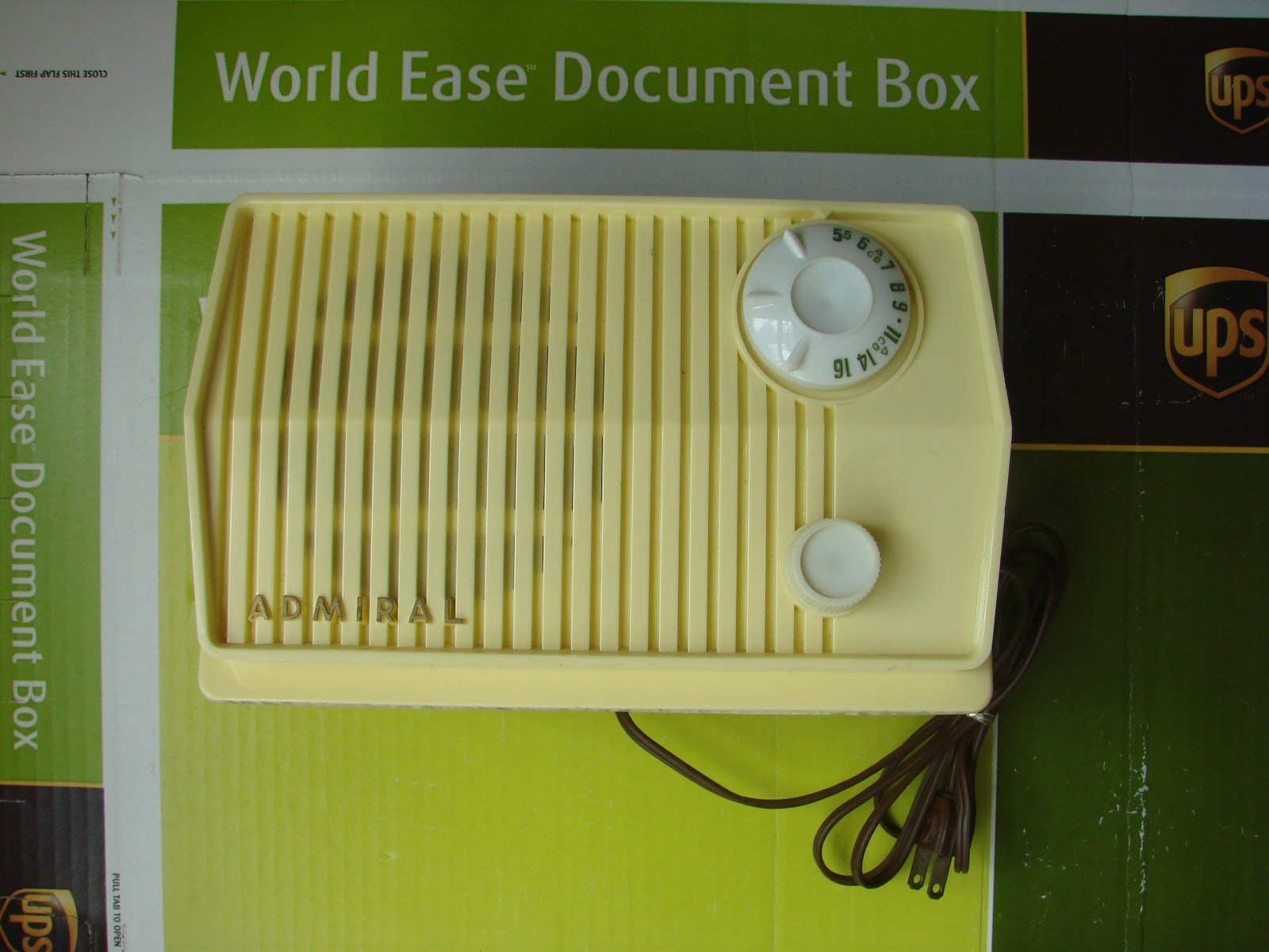 1960 Admiral 4L26B Tube AM Radio Yellow Pastel Color, Tested and Working