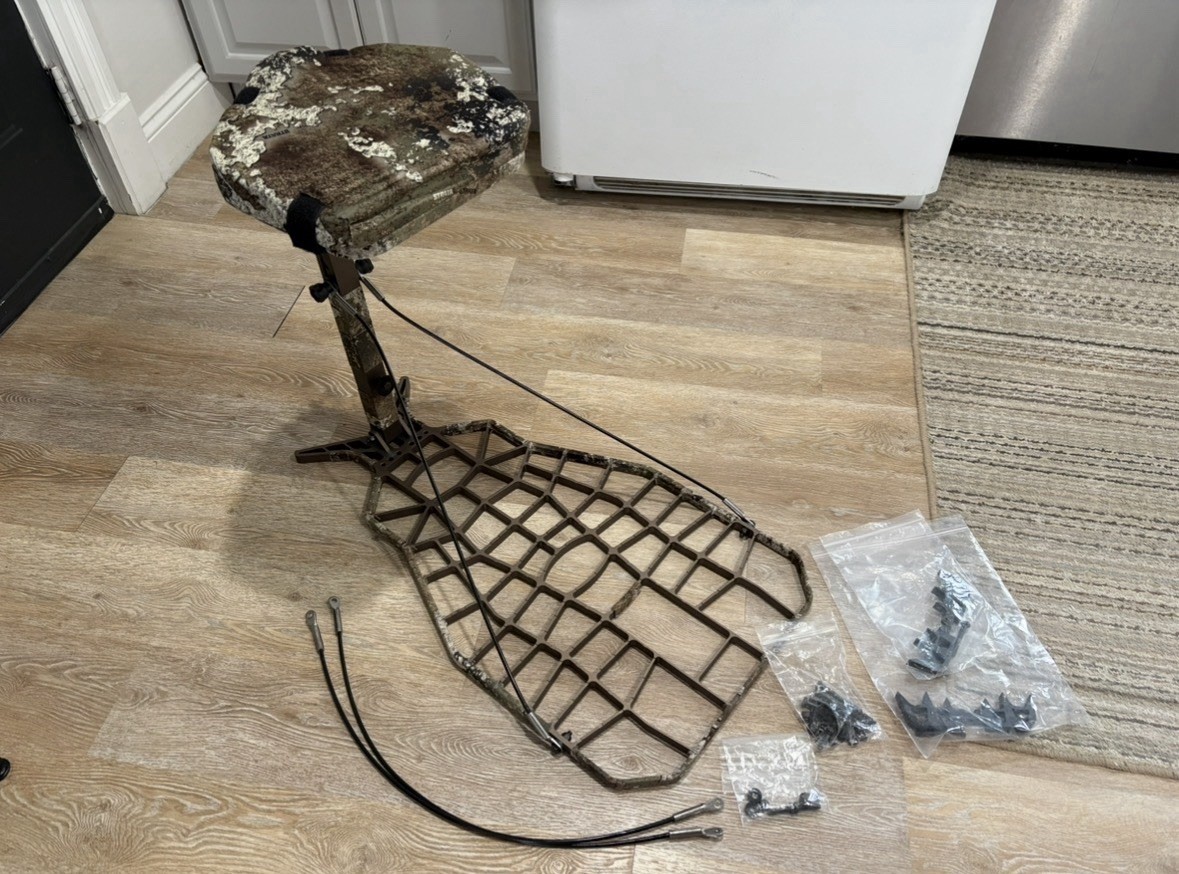 Beast Hunting Treestand Beastgear Hang-On Tree Stand for Deer Hunting Gen 1