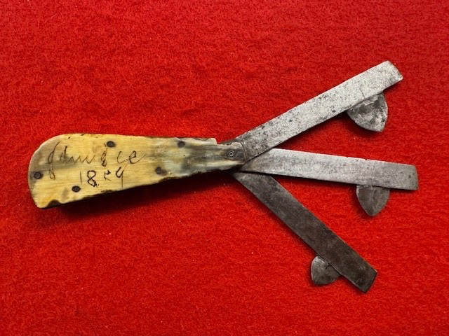 1859 CIVIL WAR THREE BLADE FLEAM, HORN SCALES, NAME ENGRAVED & DATED (674)